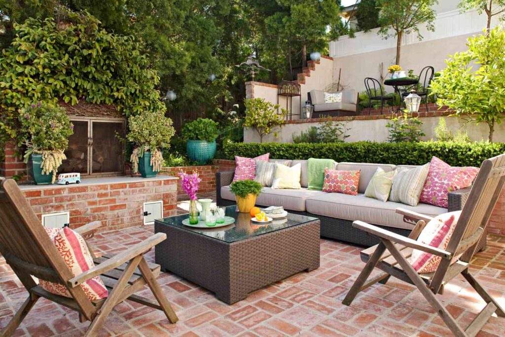 Top Features to Consider When Purchasing Outdoor Furniture